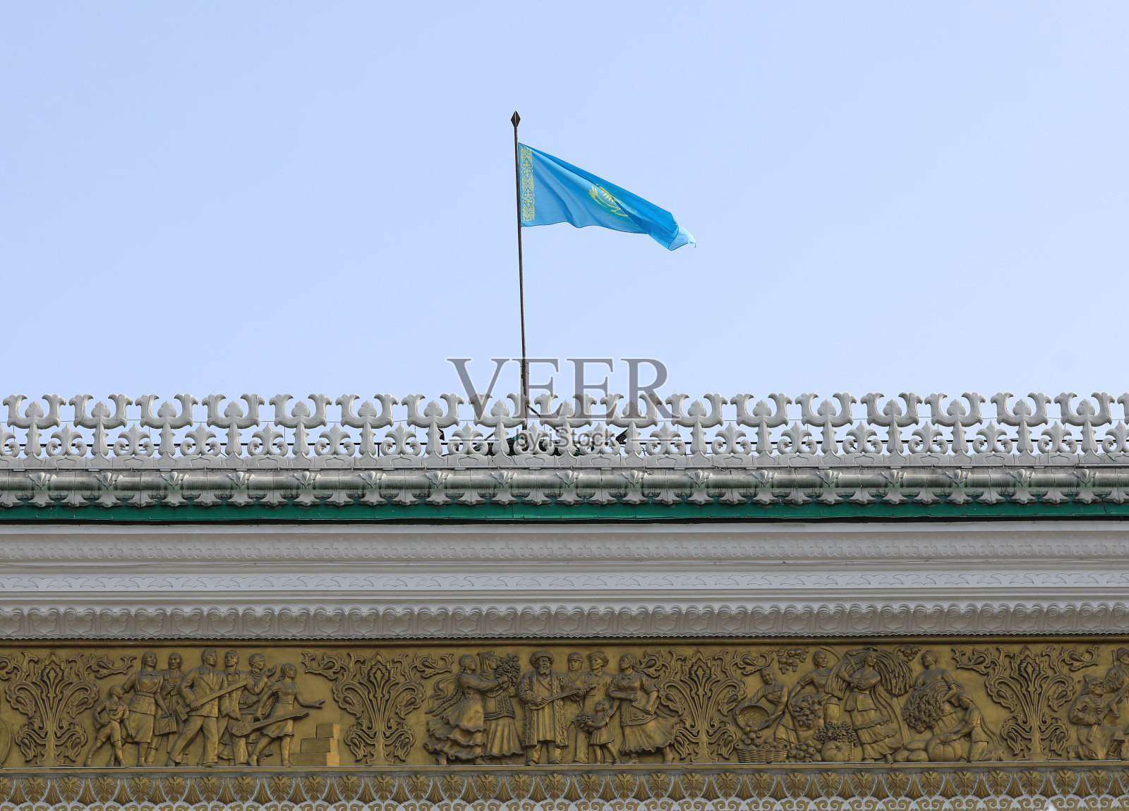 大楼上的哈萨克斯坦国旗照片摄影图片