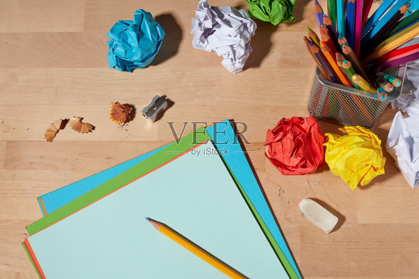 彩色和碎纸照片摄影图片