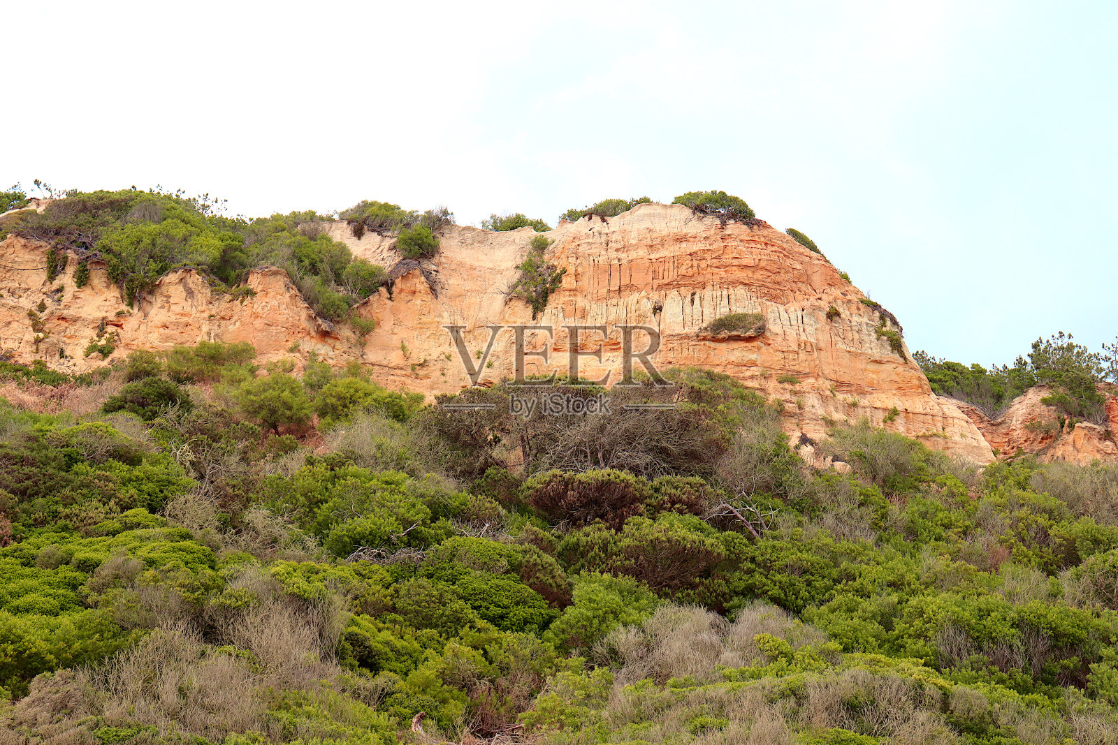 葡萄牙卡帕里卡海岸化石悬崖的侧视图。照片摄影图片
