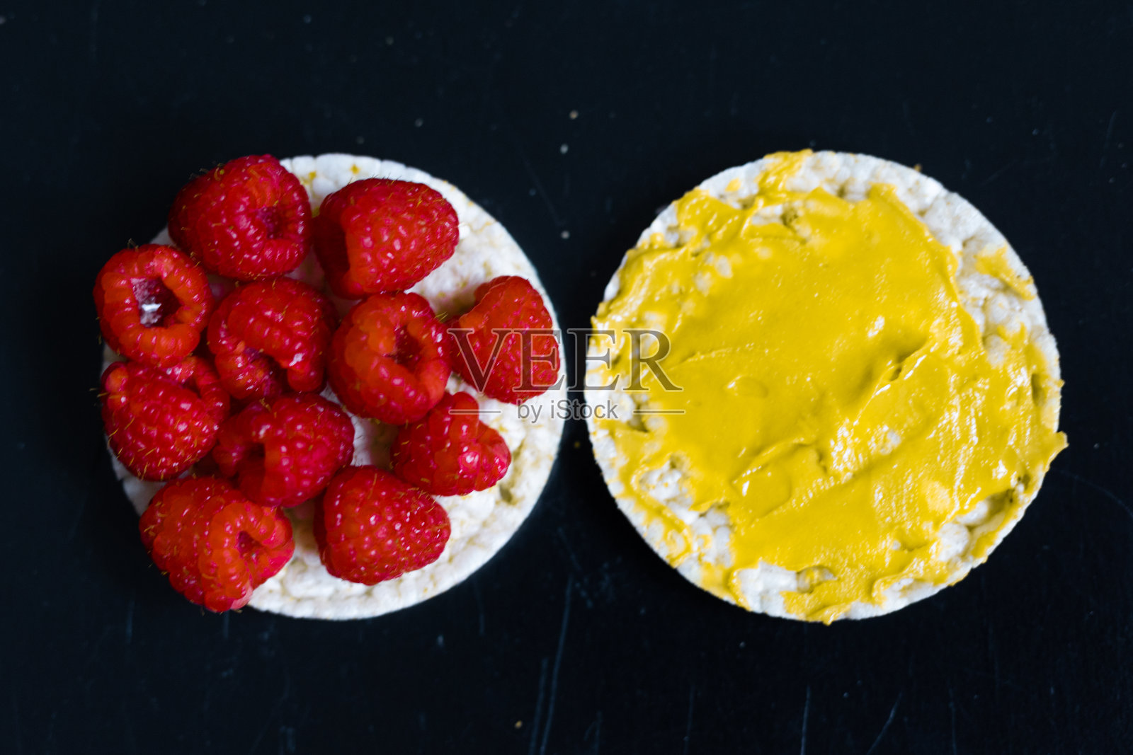 覆盆子花生酱年糕照片摄影图片