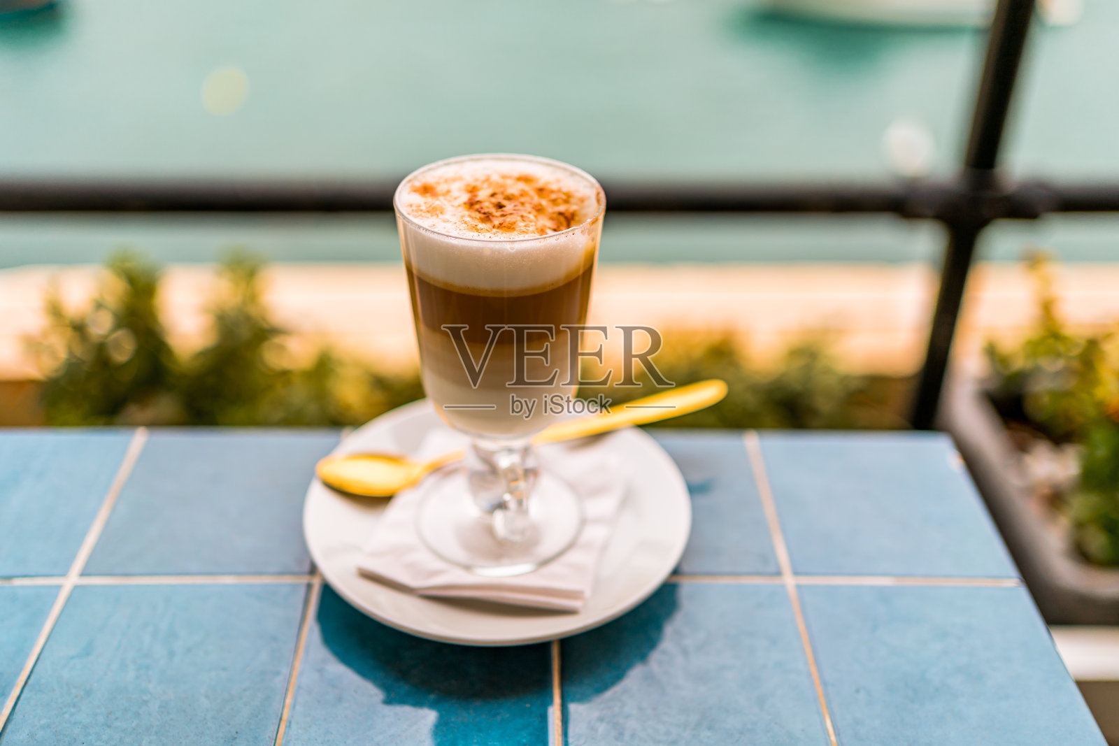 拿铁玛奇朵咖啡照片摄影图片