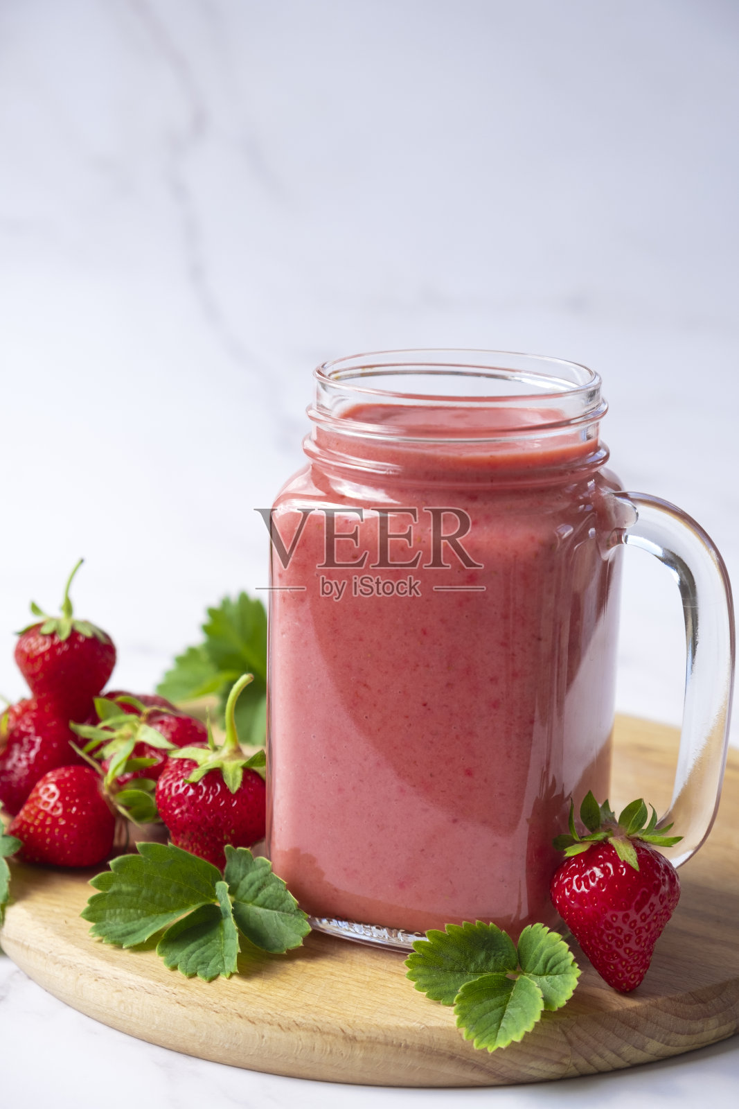 草莓奶昔照片摄影图片