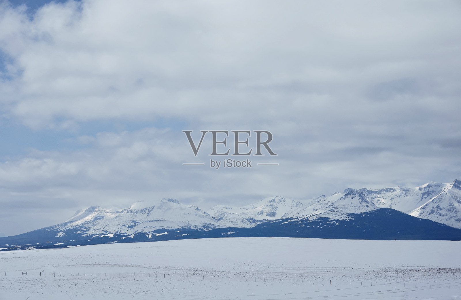 冰雪覆盖的东南冰川国家公园照片摄影图片