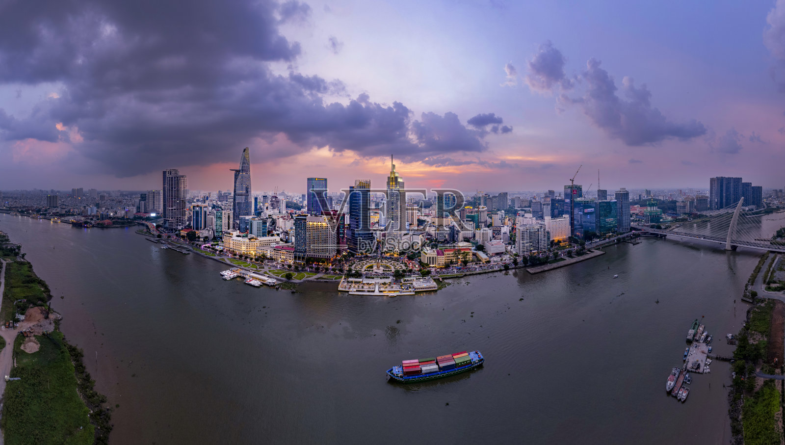 越南胡志明市西贡市中心的日落照片摄影图片