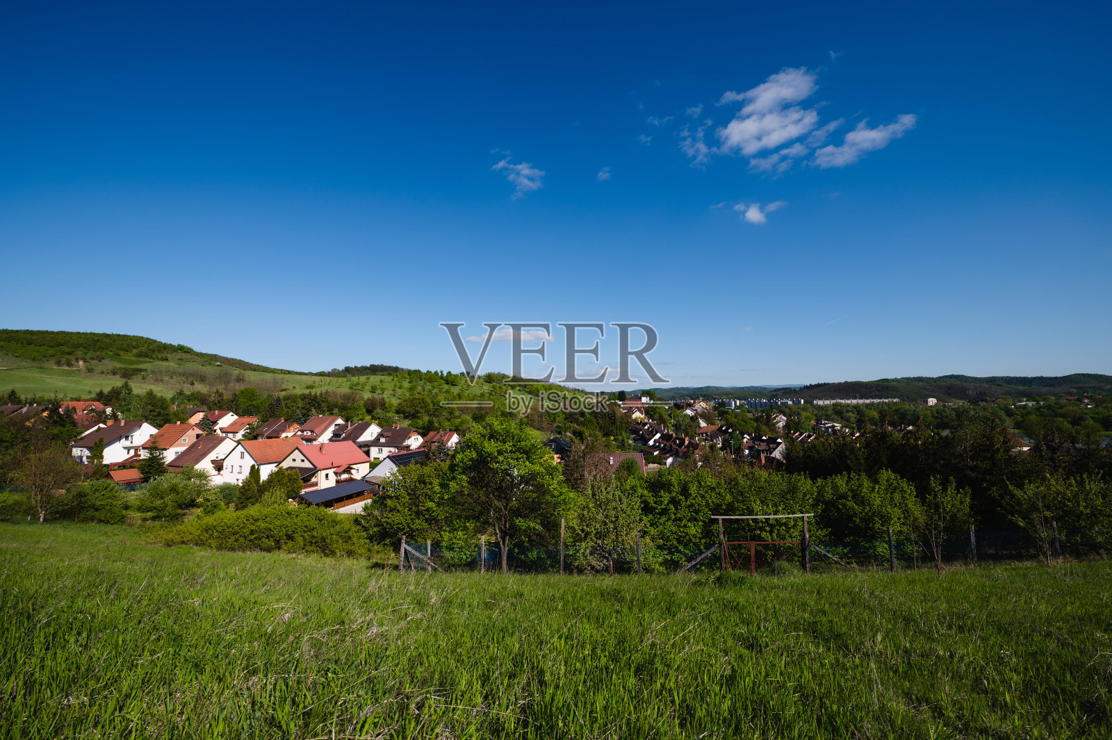 草地和完美的天空背景照片摄影图片