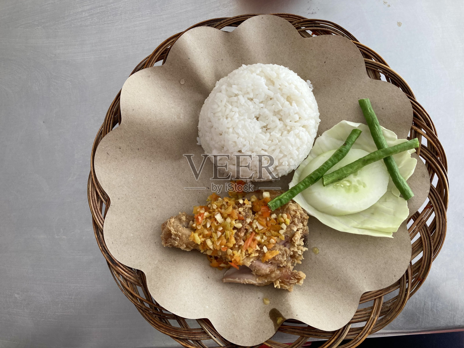 炸鸡泥配辣味调料照片摄影图片