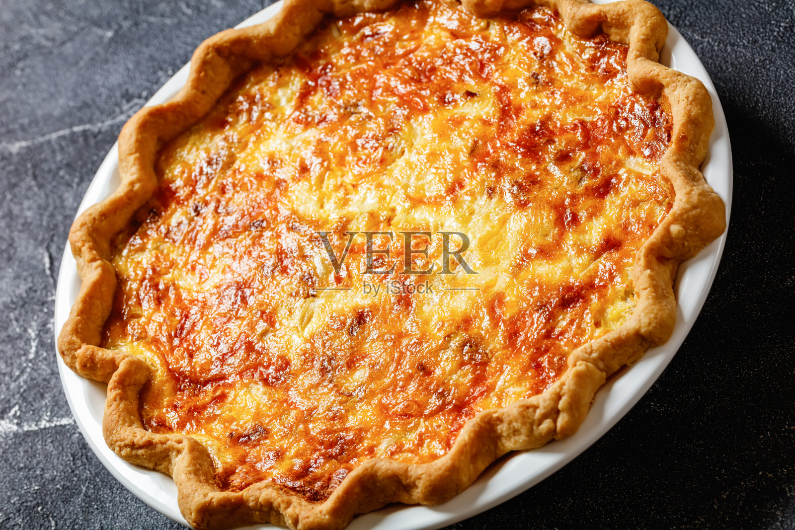 奶酪培根乳蛋饼，俯视图照片摄影图片