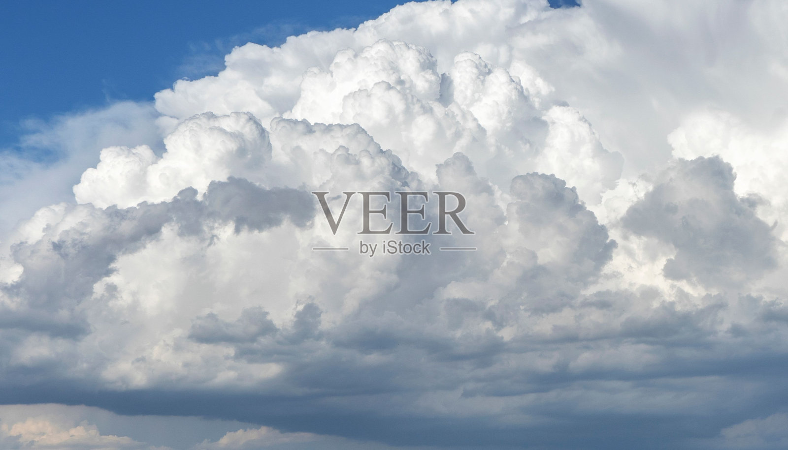 夏季积雨云特写。照片摄影图片