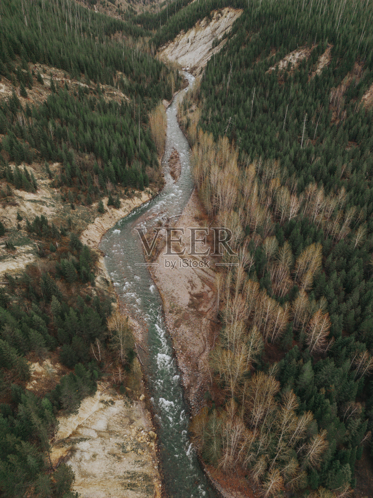 无人机在蒙大拿河上拍摄的照片照片摄影图片