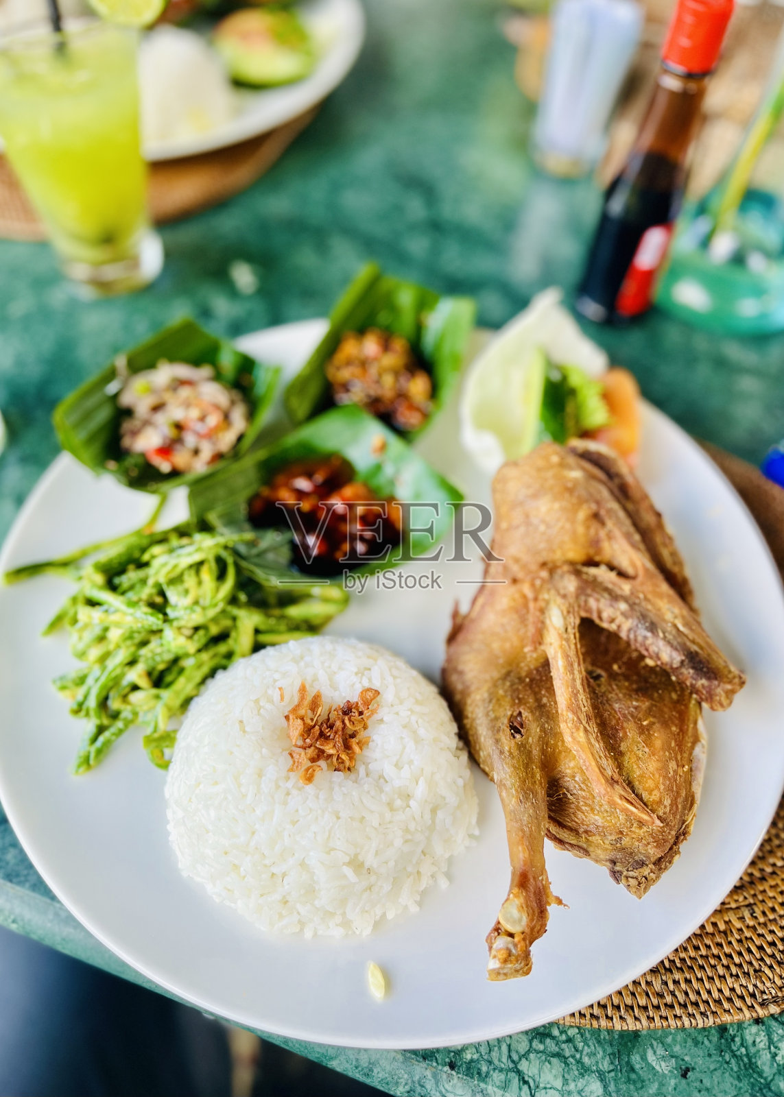 炒鸭饭照片摄影图片