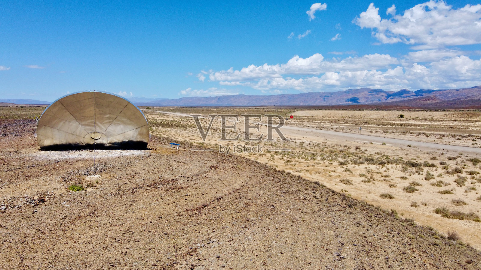 在Tankwa Padstal沙漠中的宇宙飞船照片摄影图片