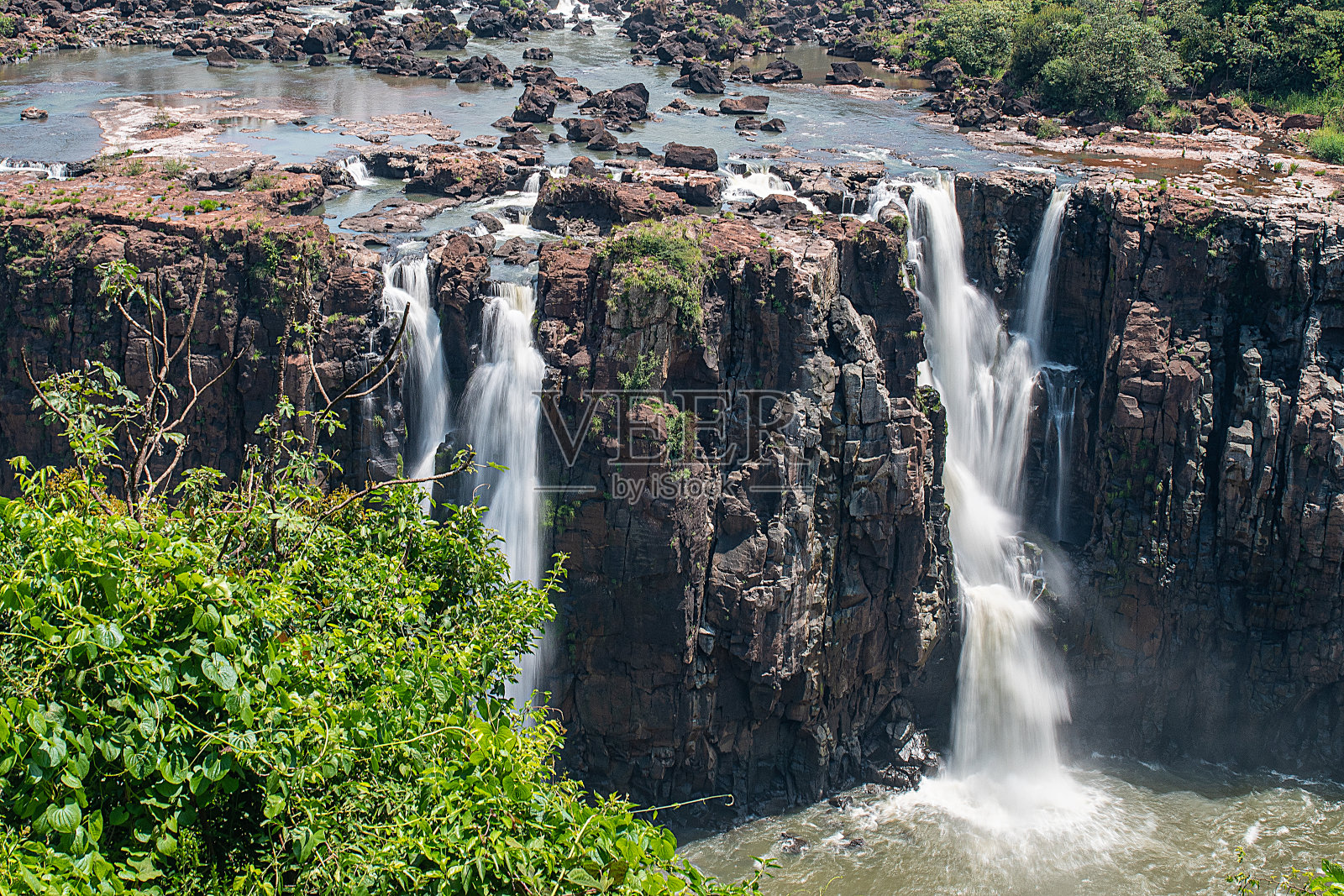 伊瓜苏瀑布是一个生态保护区，在维持区域生态系统的微妙平衡方面发挥着至关重要的作用照片摄影图片