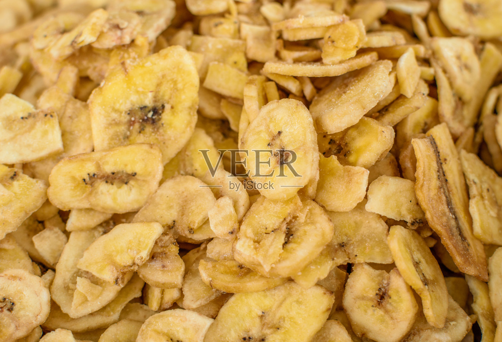 脱水香蕉条在市场上供消费的图片。照片摄影图片