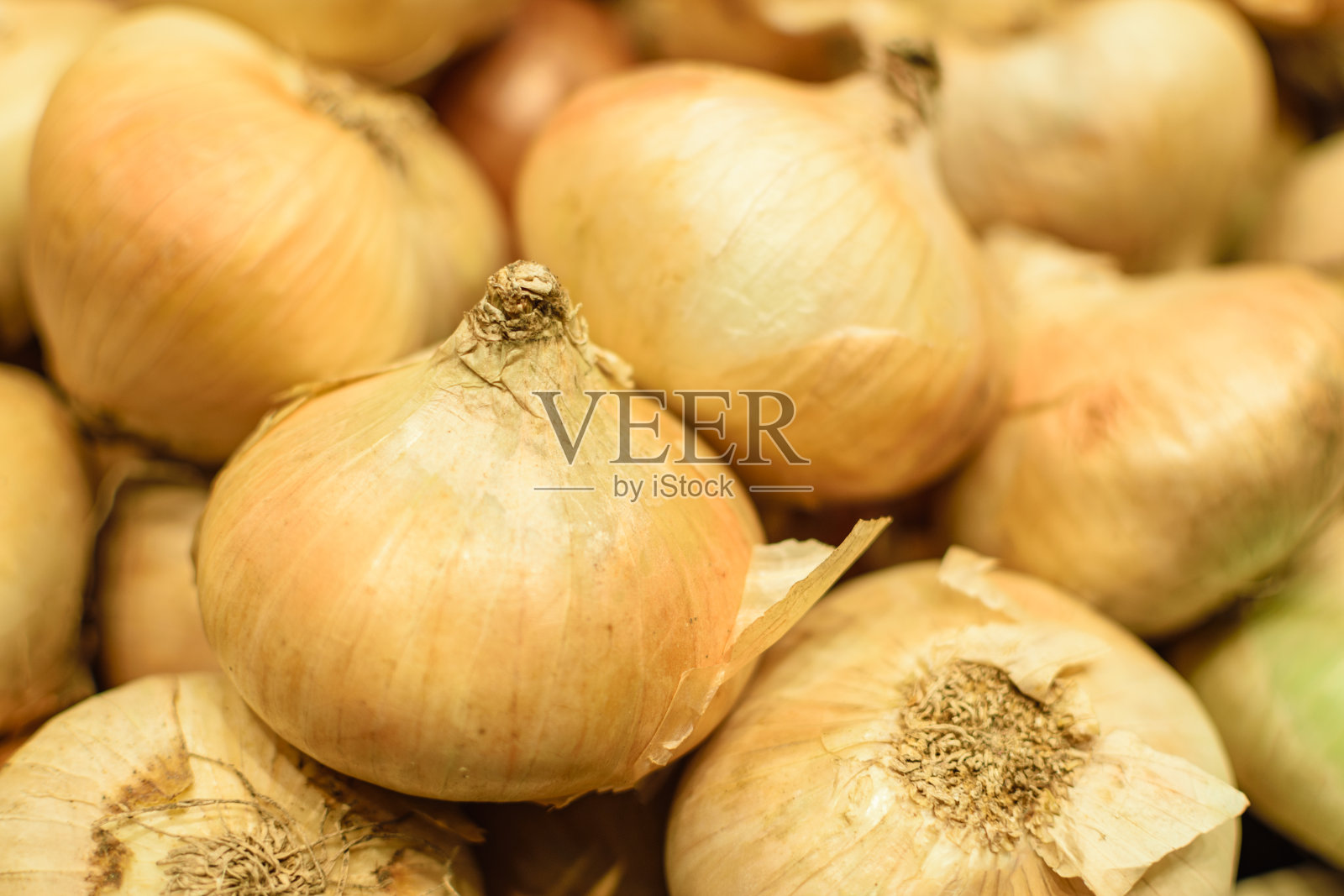 市场上供消费的洋葱图片。照片摄影图片