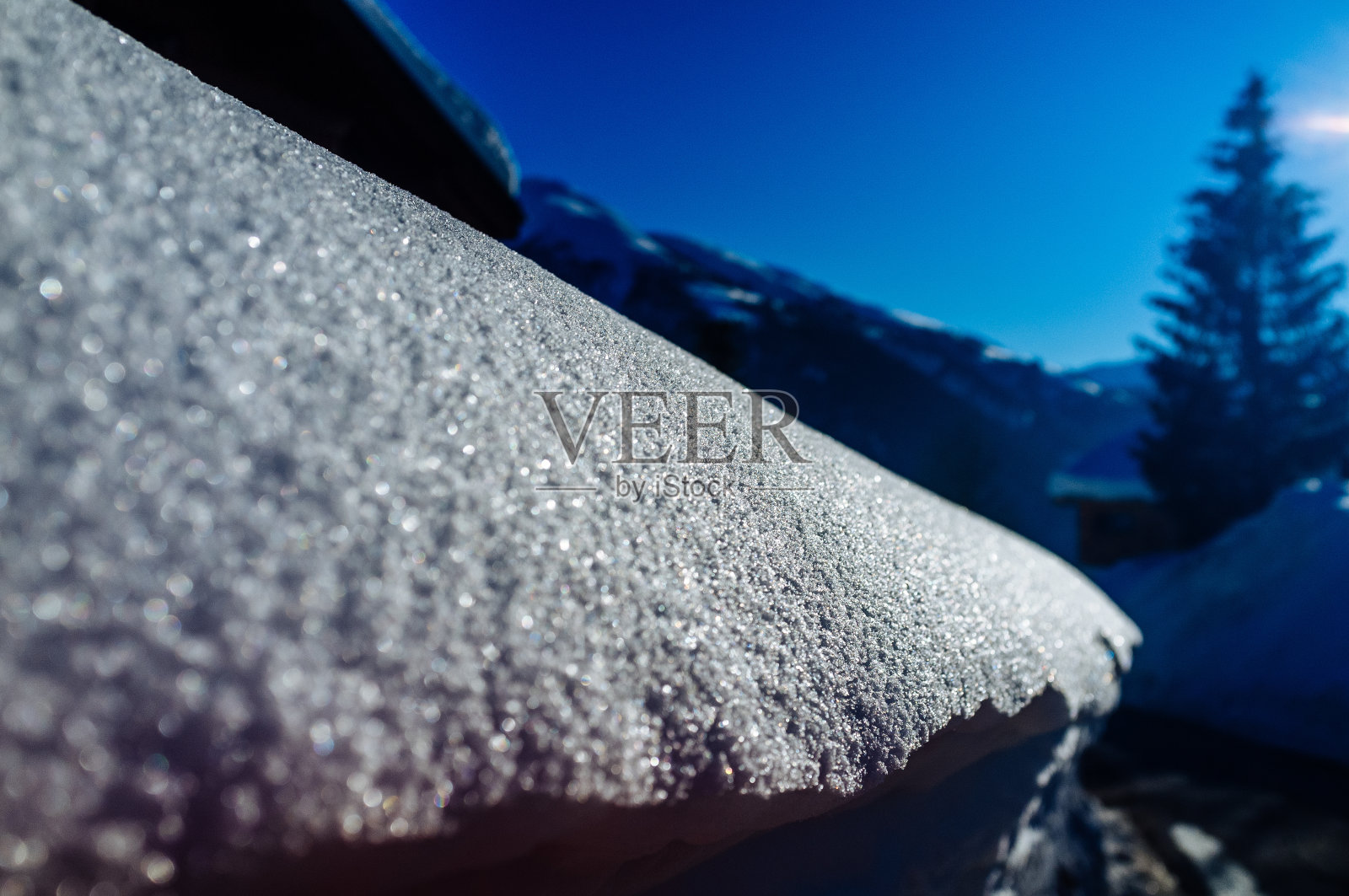 白雪覆盖的岩石特写照片摄影图片