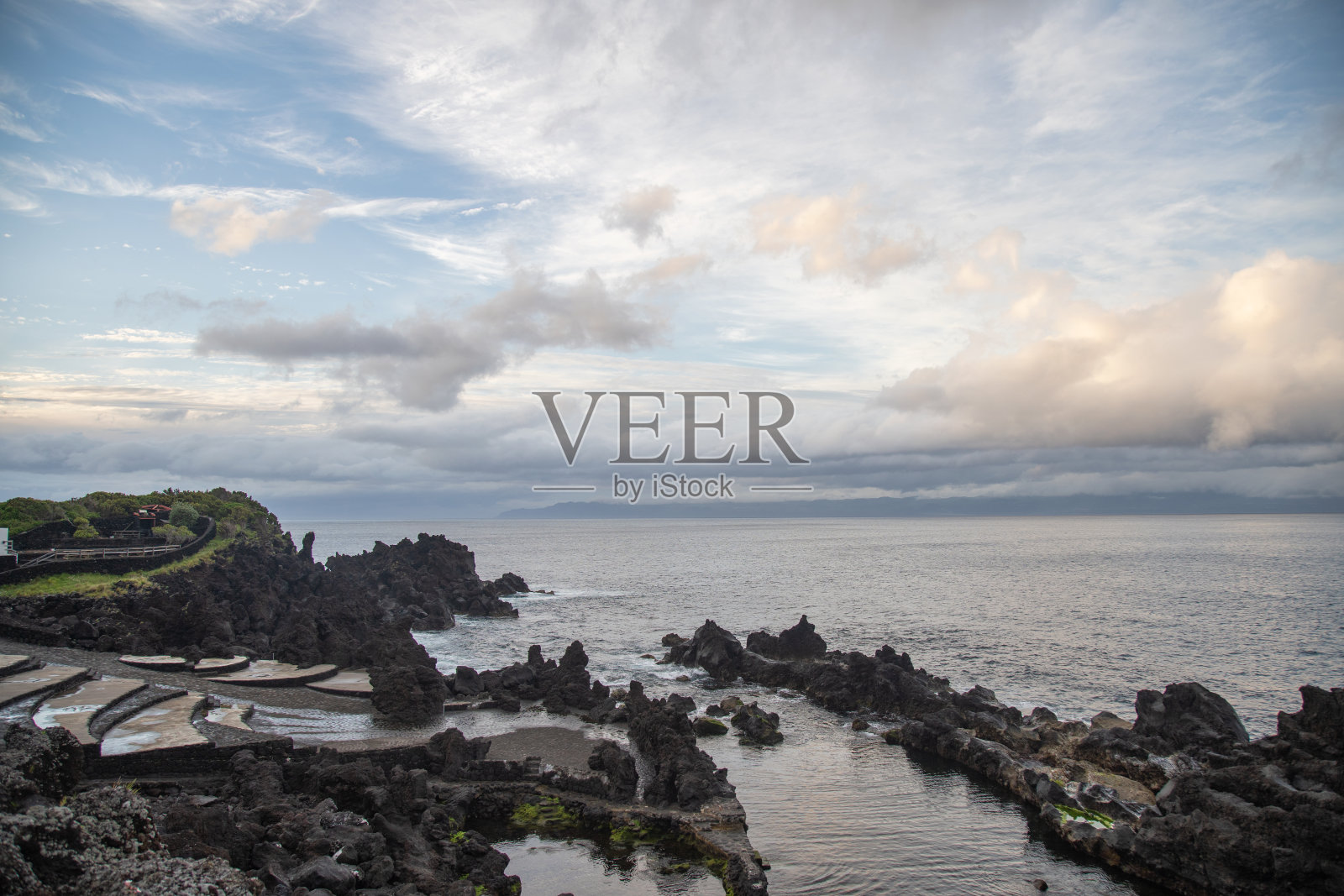 亚速尔群岛皮科岛令人惊叹的风景，无边无际的地平线融合了海洋和天空照片摄影图片