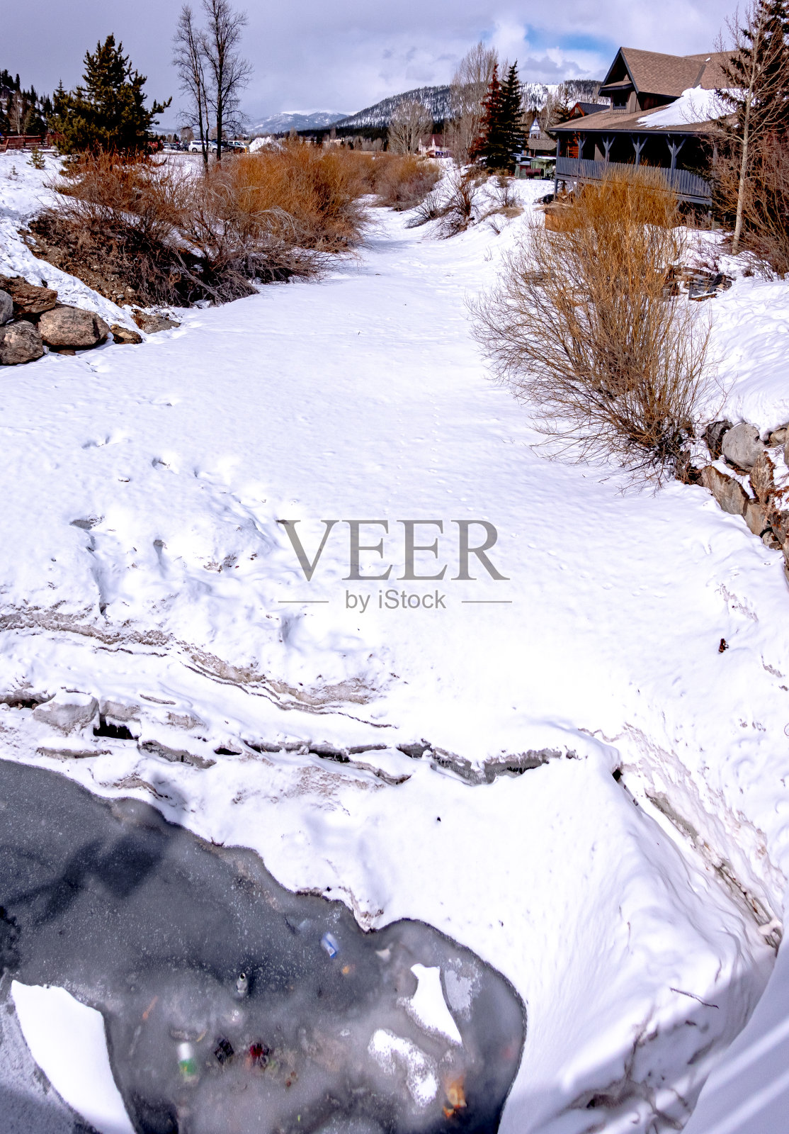 科罗拉多滑雪胜地小镇布雷肯里奇周围的风景照片摄影图片