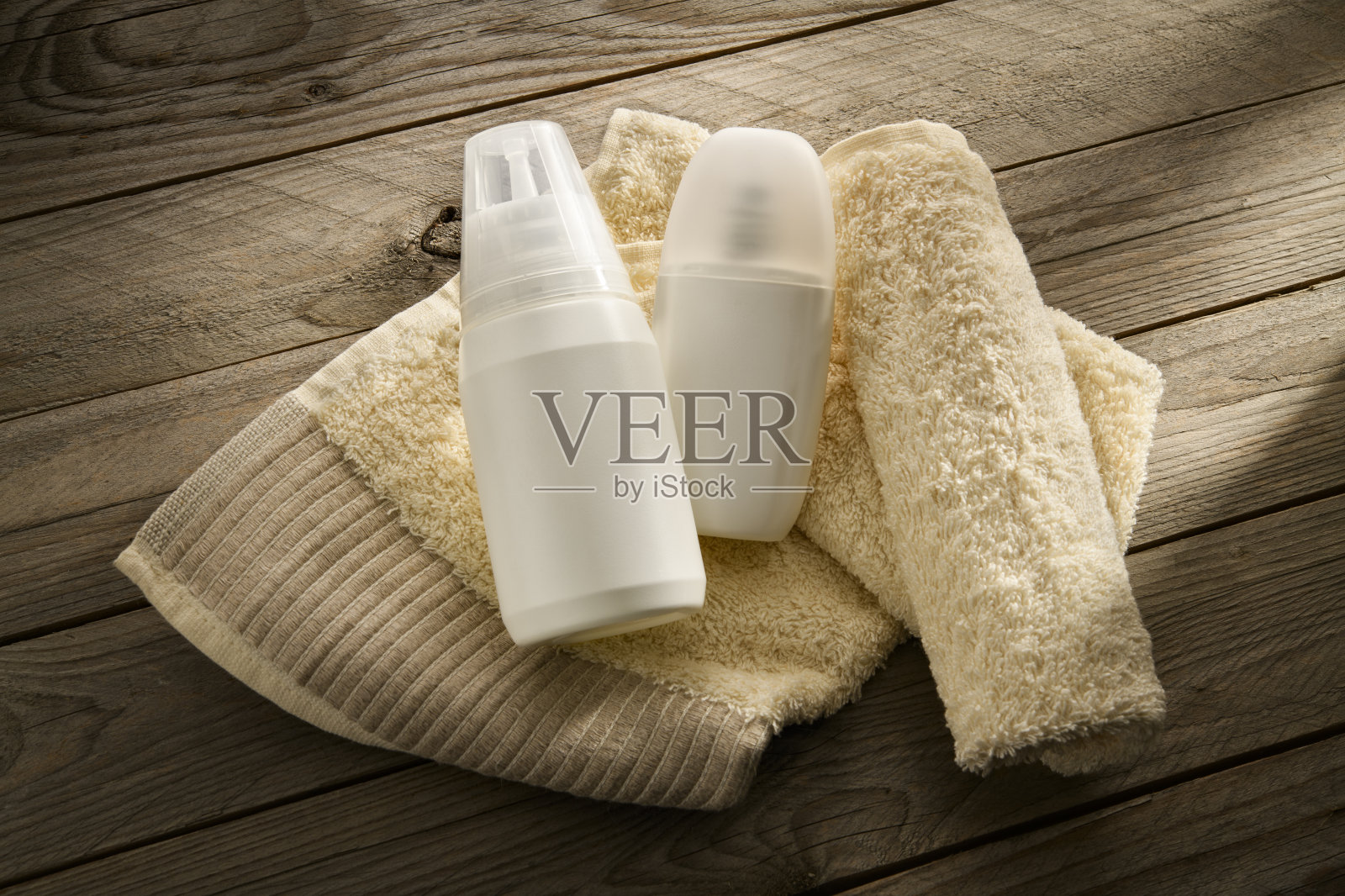 未标注的身体护理产品。照片摄影图片