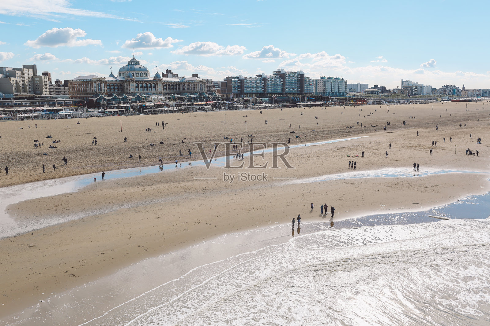 城市对天空的海滩风景照片摄影图片