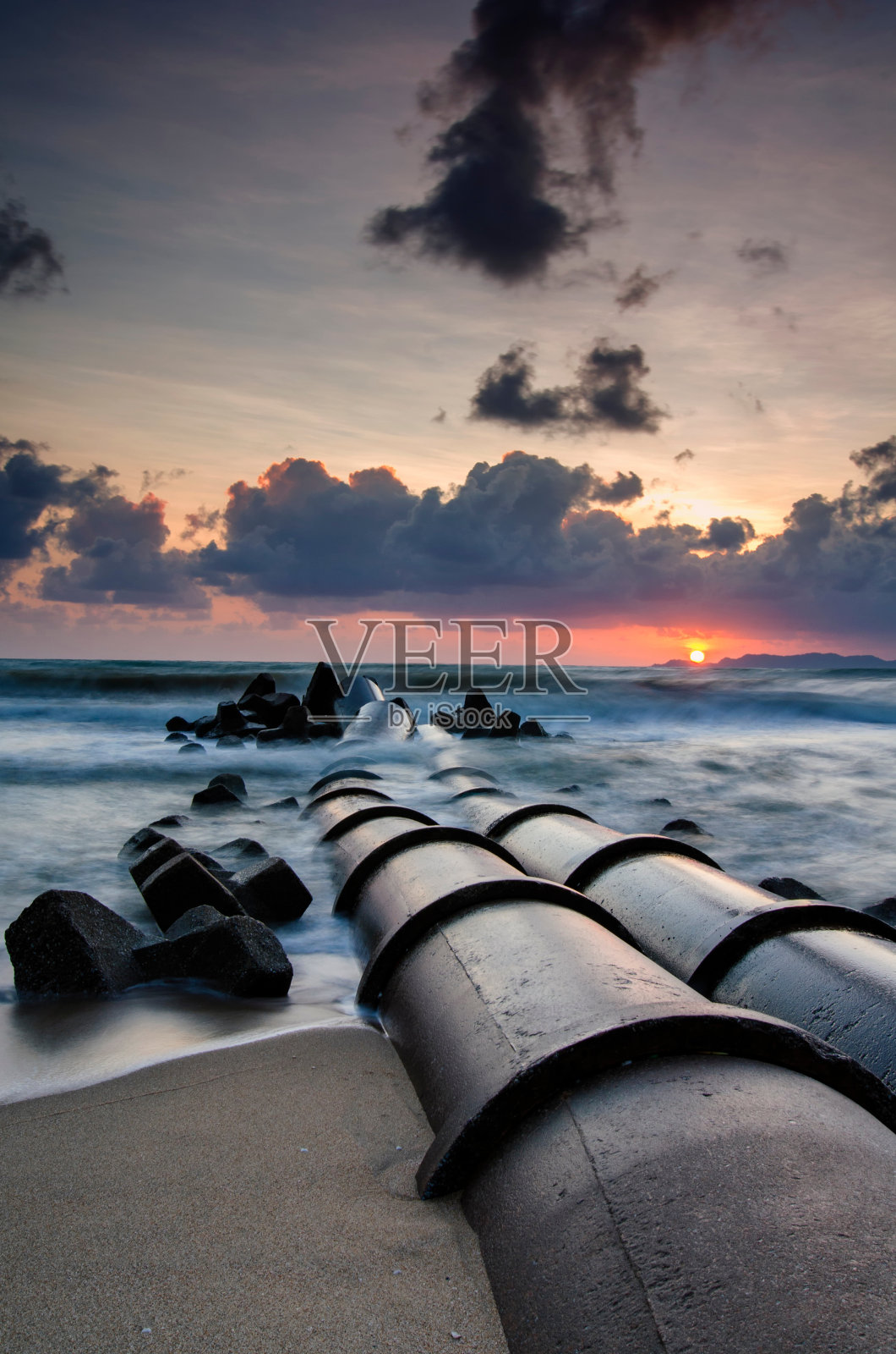 日落时海滩对天空的风景照片摄影图片