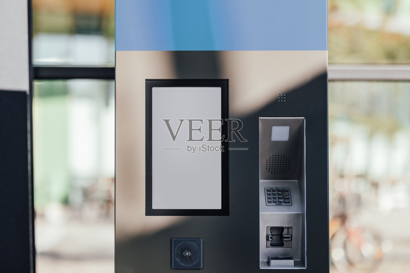 公共汽车上的自动售票机照片摄影图片