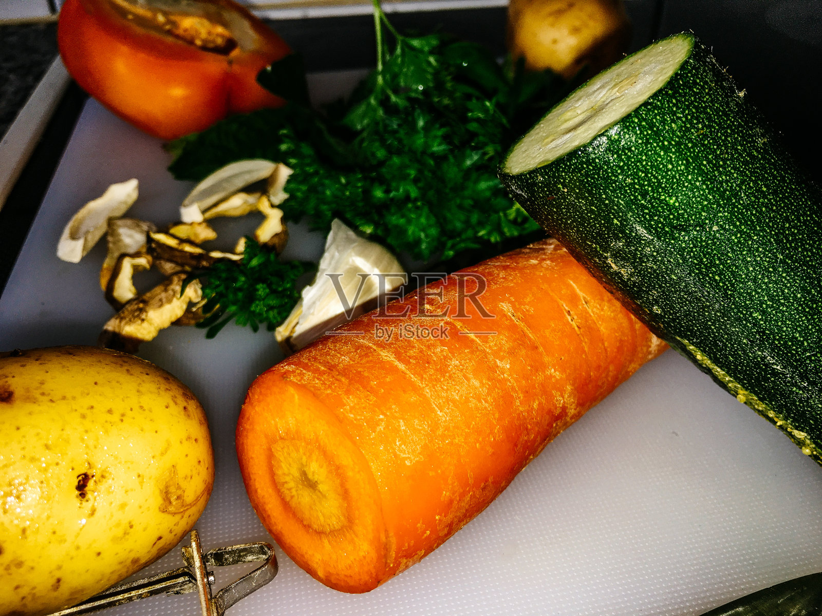 菜板上的蔬菜特写照片摄影图片