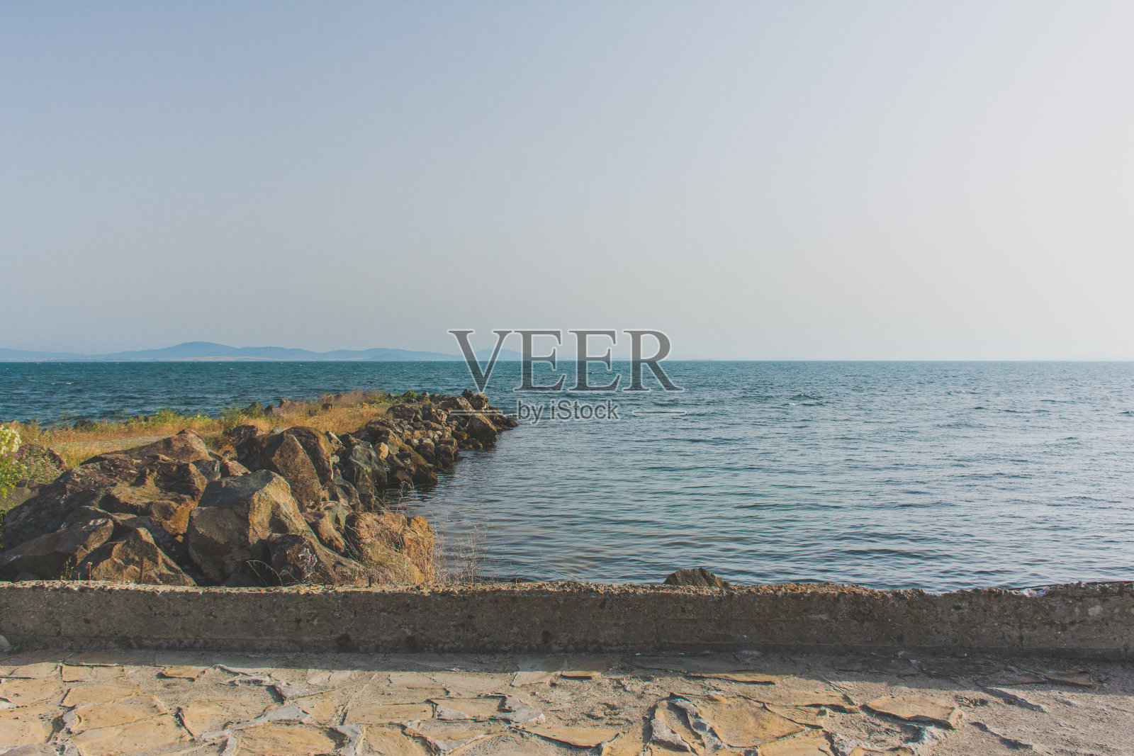 湛蓝的大海，湛蓝的天空照片摄影图片