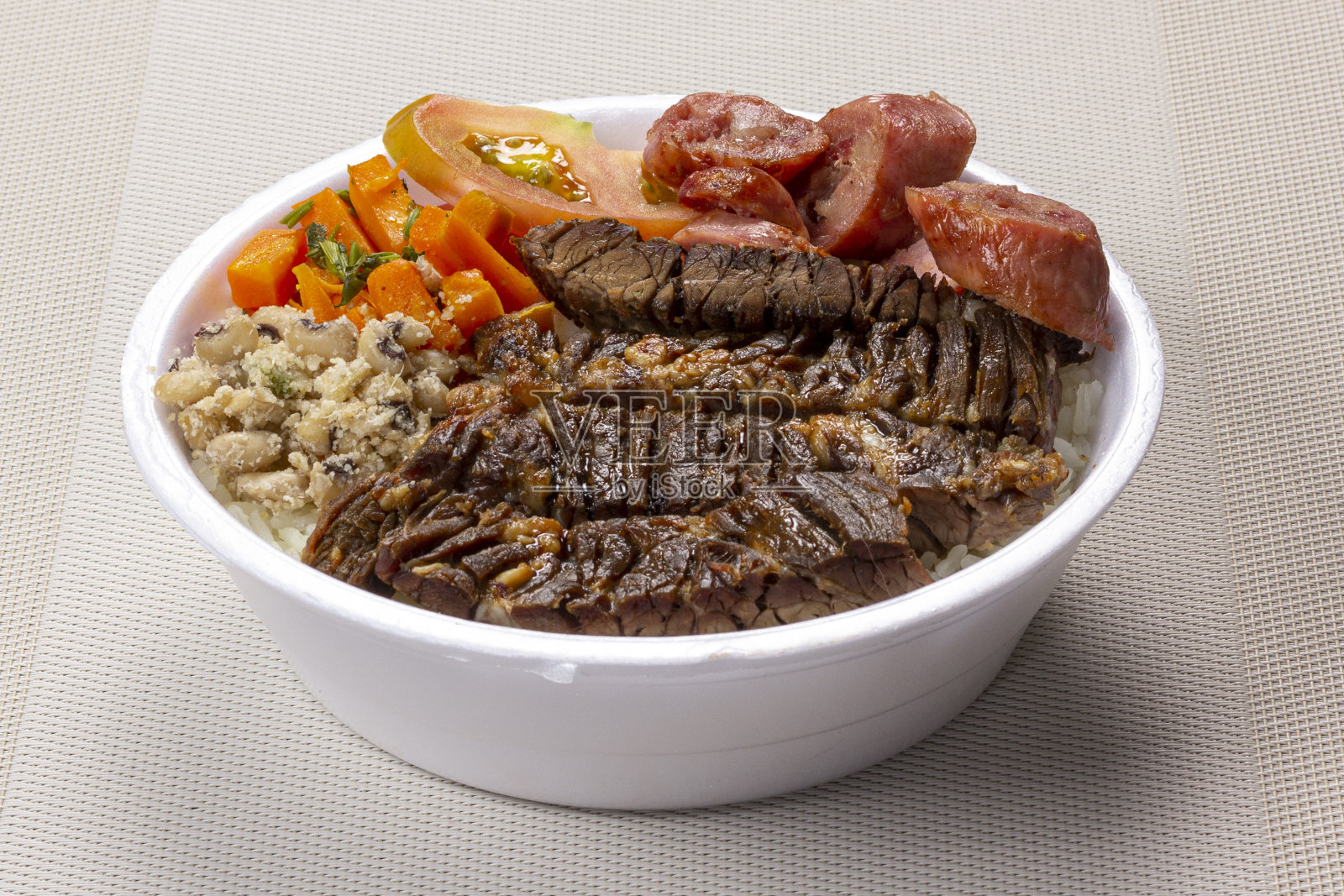 正宗的巴西午餐盒，更广为人知的名字是马米特奶酪，由巴西传统食物制成照片摄影图片