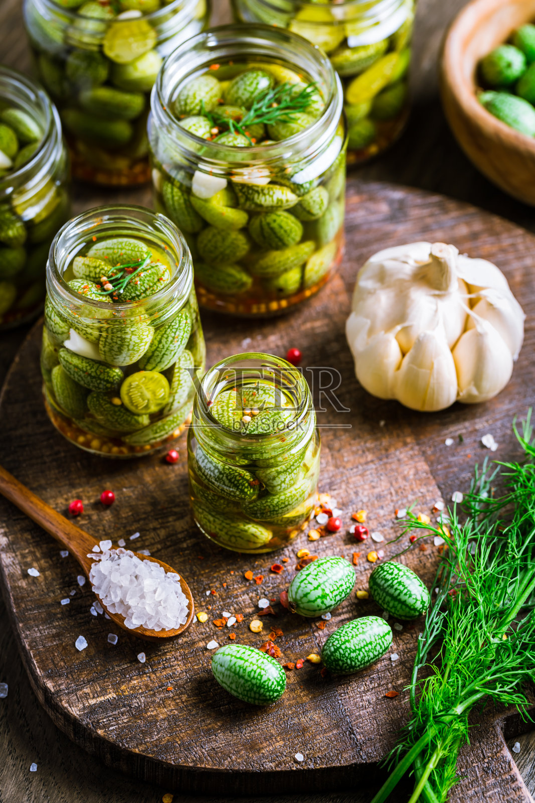 自制食物:腌黄瓜(腌黄瓜、腌黄瓜)照片摄影图片