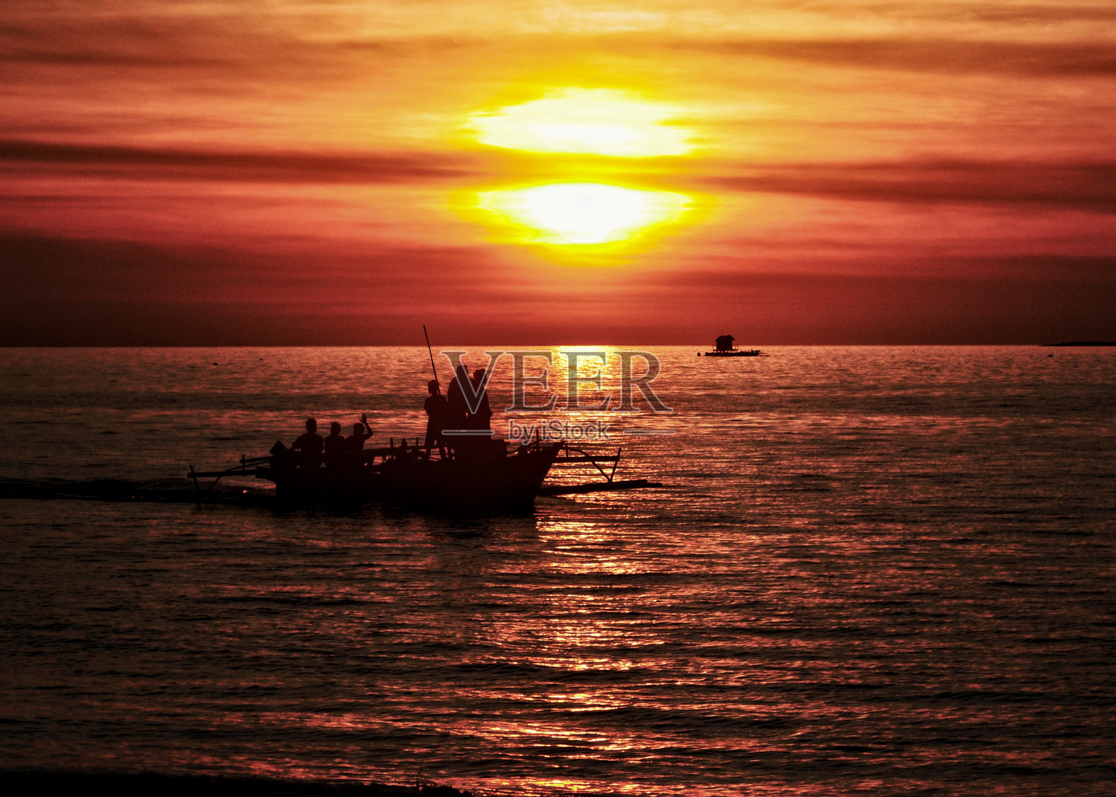 一个晴朗的日子照片摄影图片