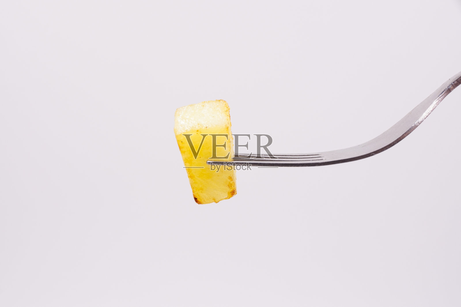 煎土豆丁配土豆皮照片摄影图片