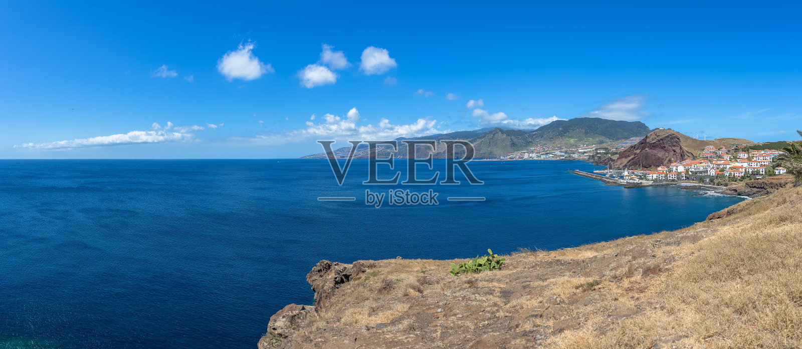 令人惊叹的全景在canialal村，Machico，靠近海洋的海岸，St. louren角或Cabo de s<s:1> o louren，在葡萄牙马德拉岛照片摄影图片