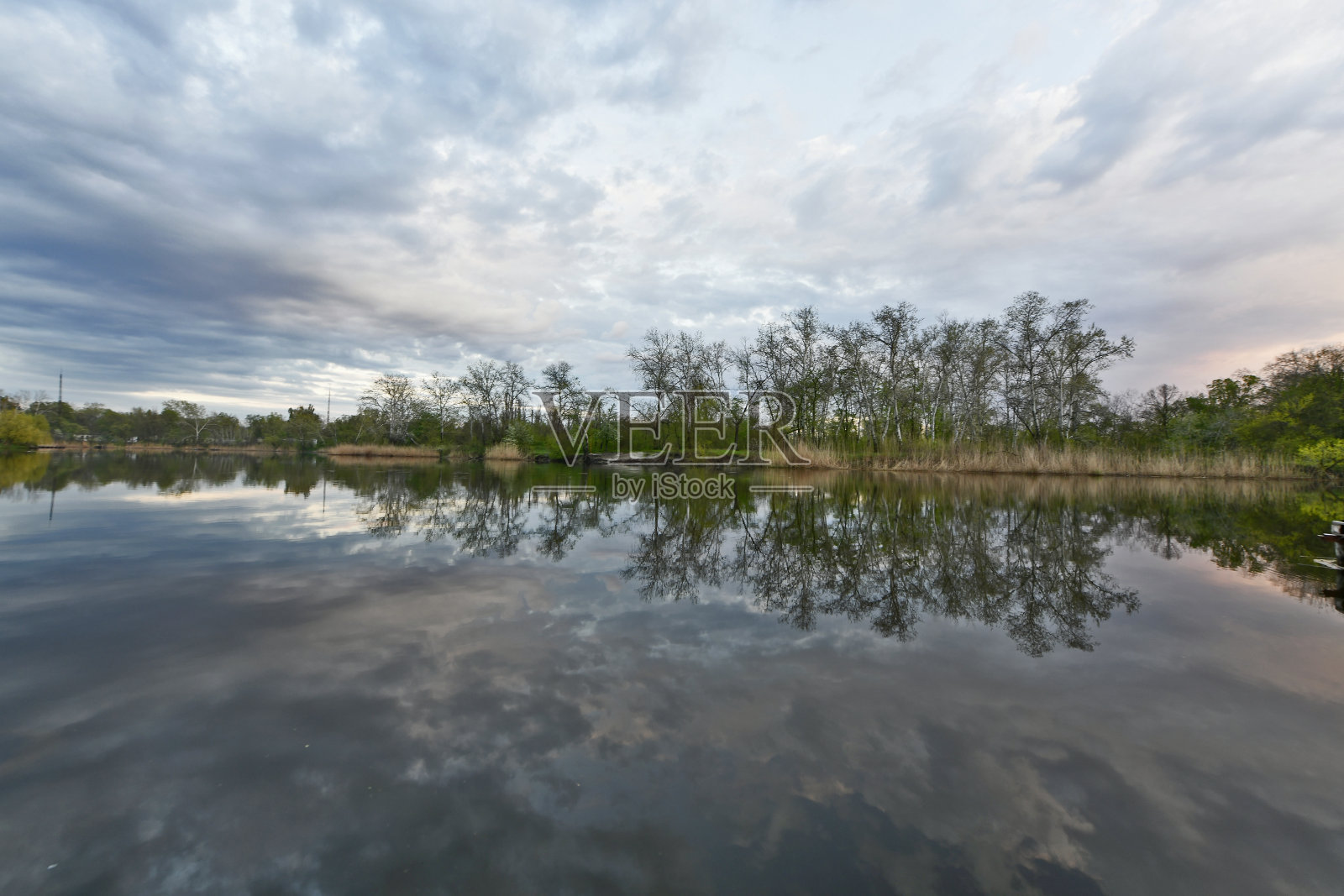萨马拉河沿岸的春天风景照片摄影图片