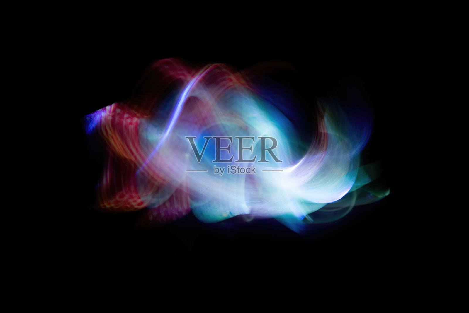 黑色背景上的光迹照片摄影图片