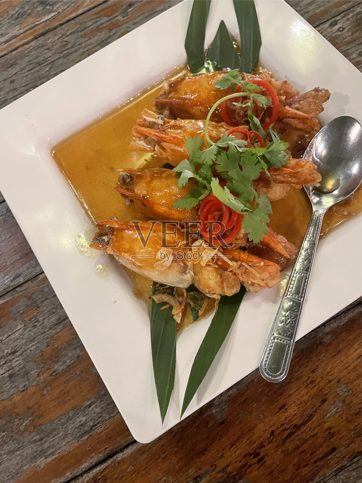 炒河虾配咸甜酱照片摄影图片