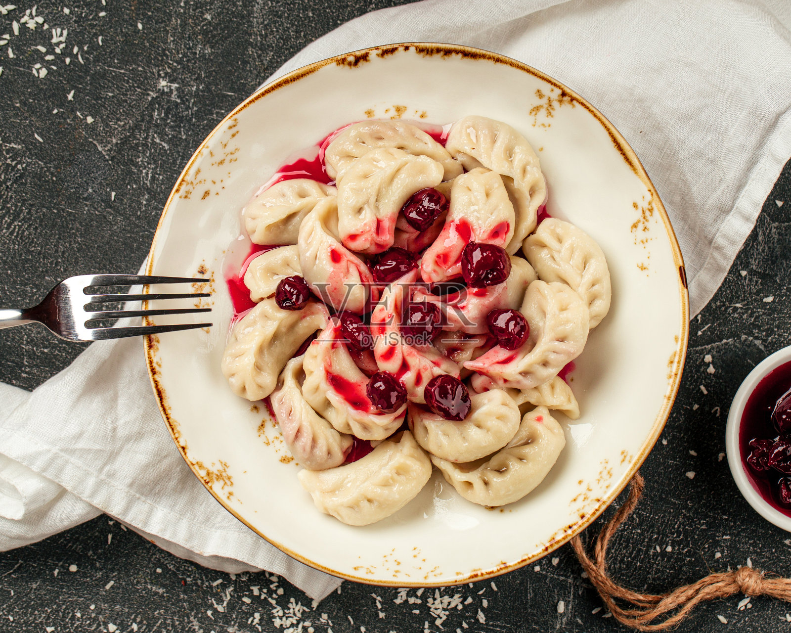 一份俄罗斯樱桃饺子照片摄影图片