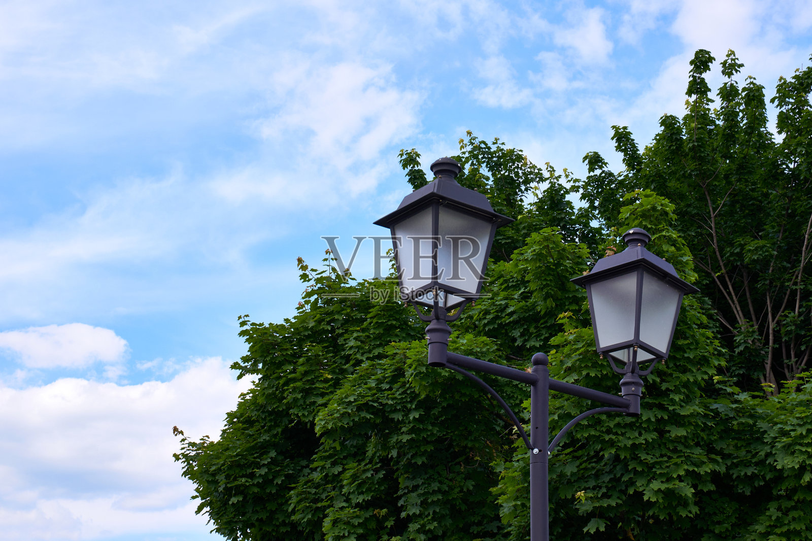 复古风格的路灯照片摄影图片
