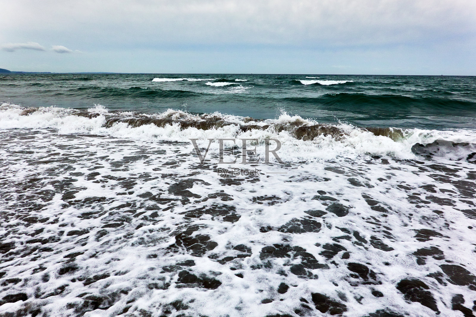 海浪汹涌的海景照片摄影图片
