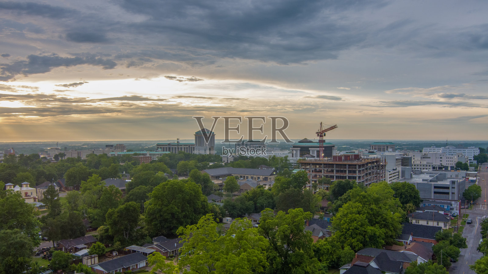 阿拉巴马州的蒙哥马利，五月的日落照片摄影图片
