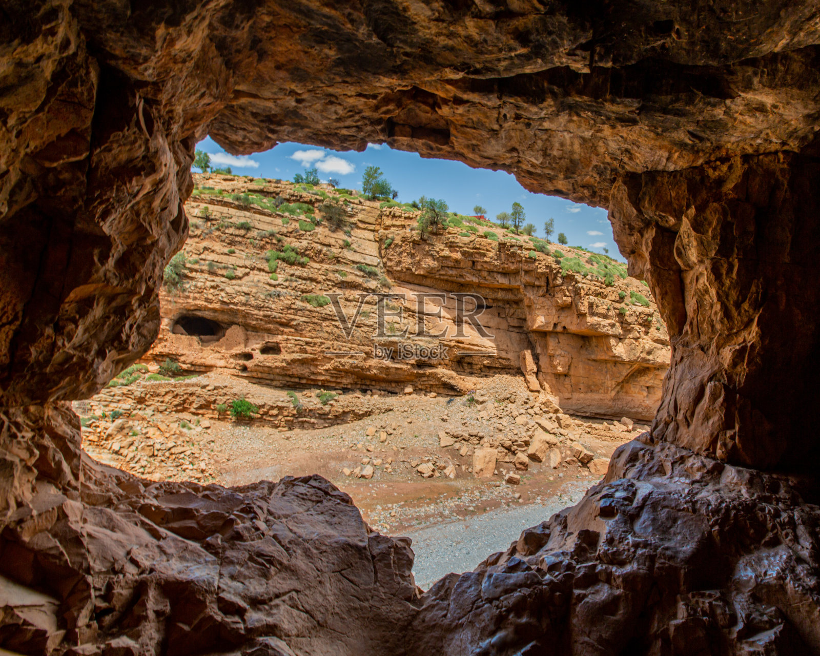摩洛哥Oued Ahansal地区的洞穴照片摄影图片