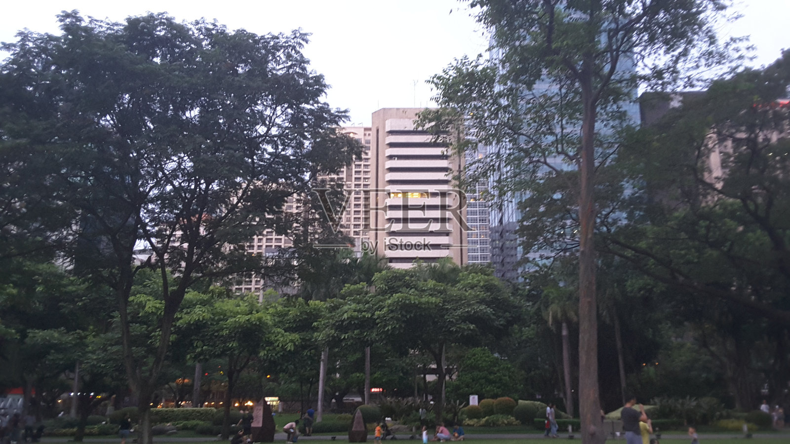 菲律宾马卡蒂市的一个公园照片摄影图片