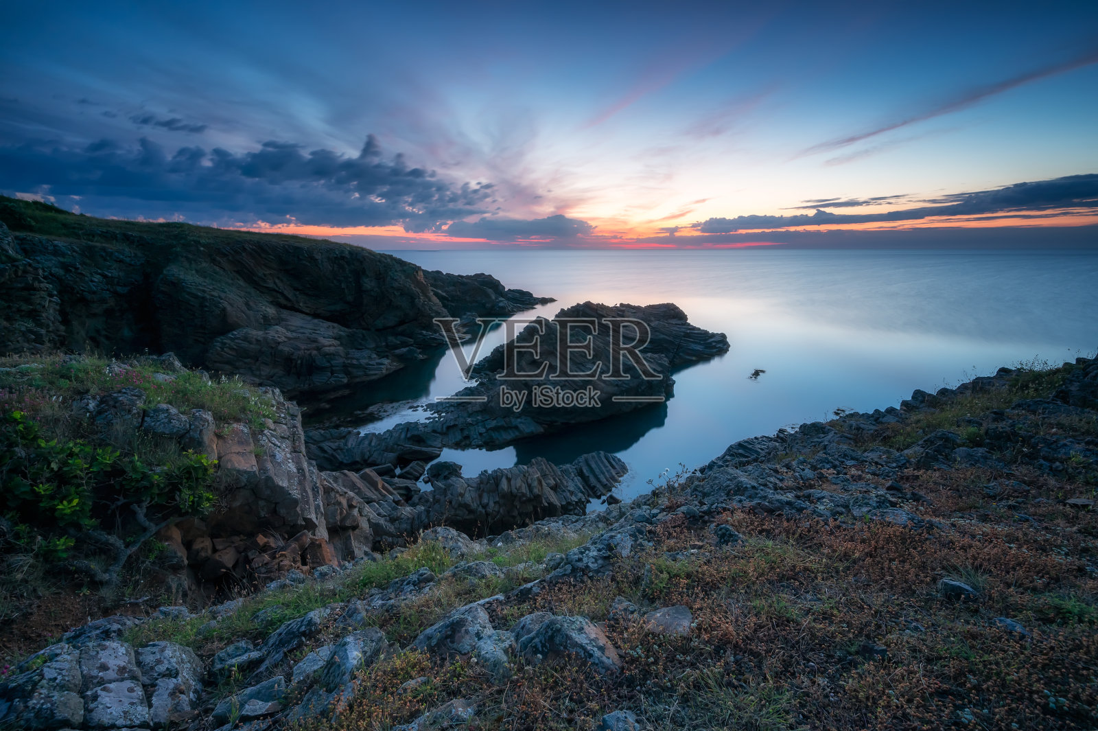 五颜六色的海景和如画的岩石照片摄影图片