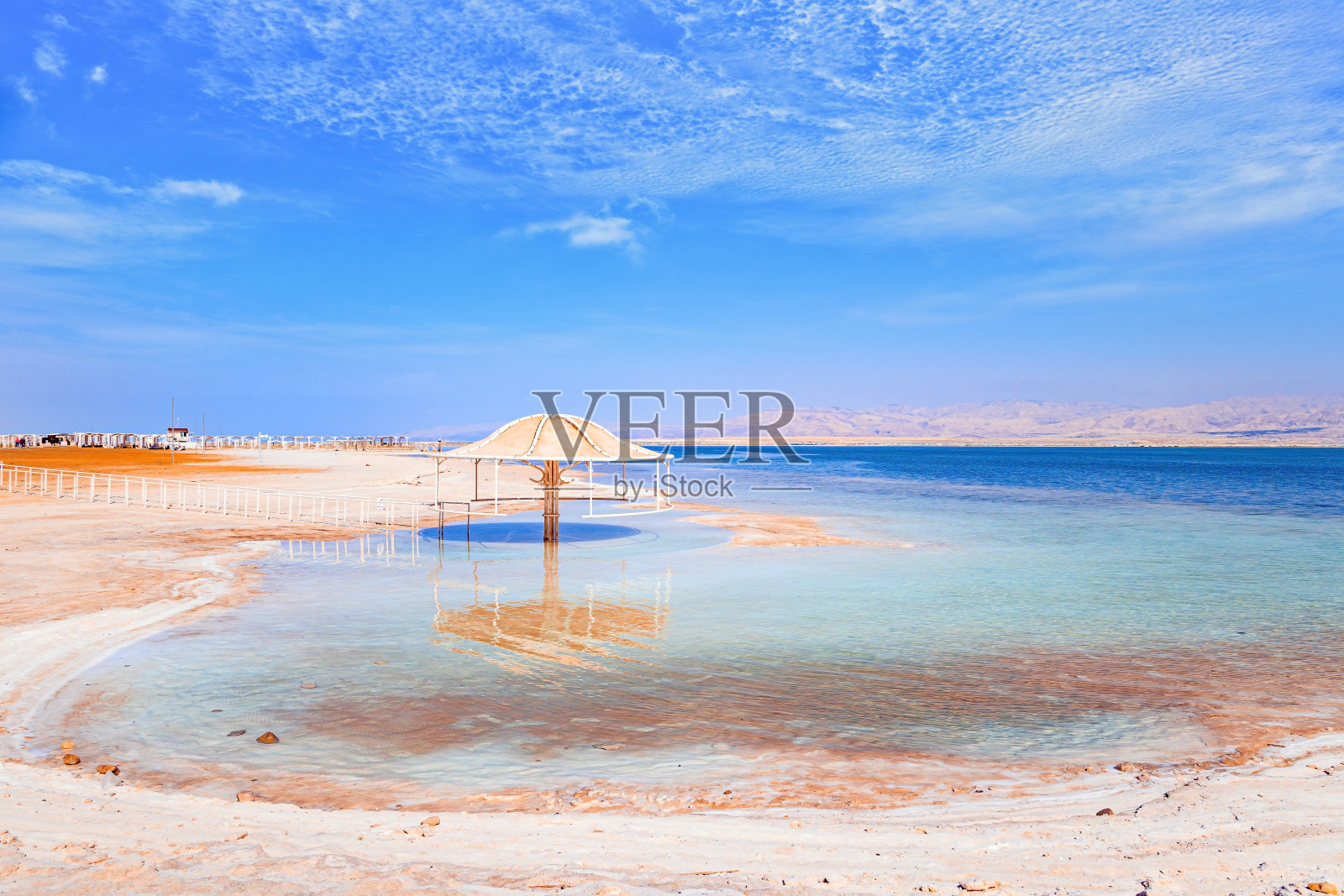 中东无排水的湖泊照片摄影图片