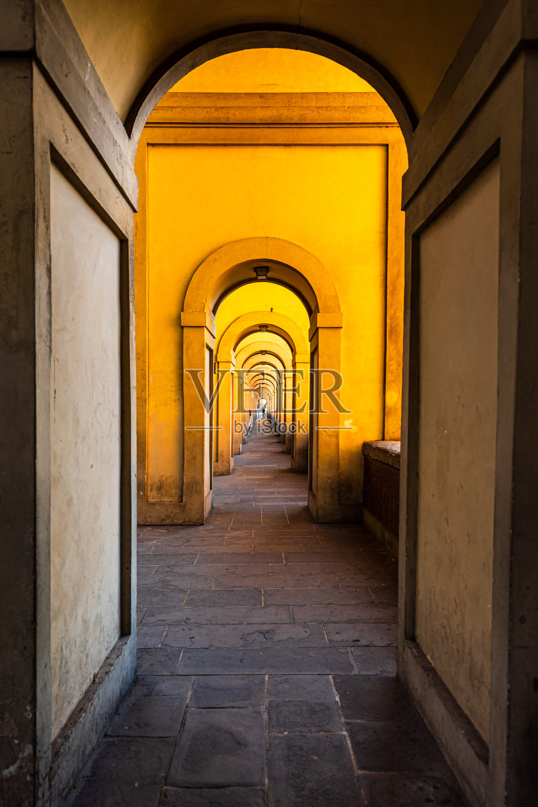 清晨的佛罗伦萨旧桥牌坊。照片摄影图片