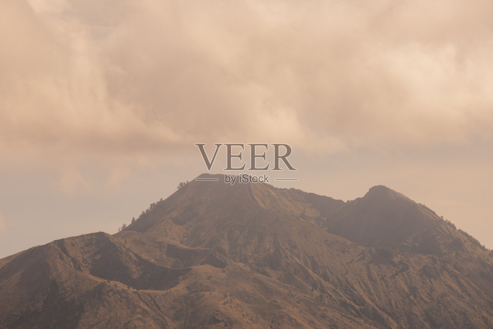 巴图尔山-印尼巴厘岛的金塔马尼火山照片摄影图片