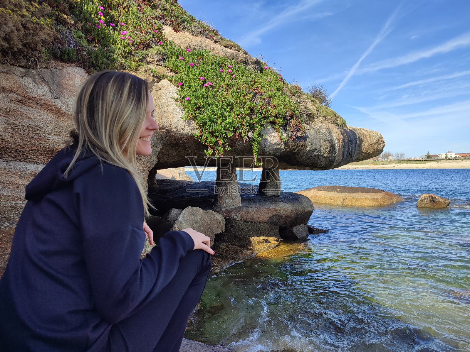 失踪儿童的洞穴(Cova dos nenos perdidos)。照片摄影图片