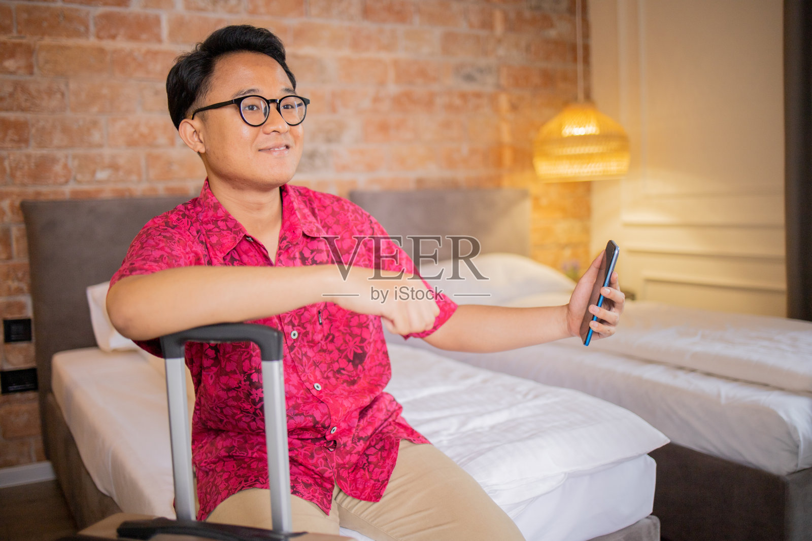 一个人准备旅行的画像照片摄影图片