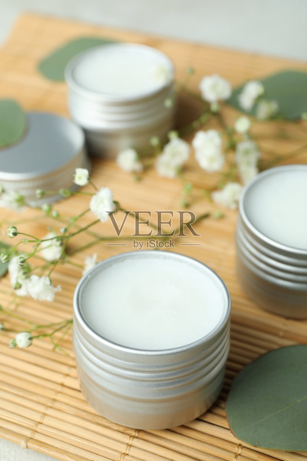 化妆品的概念与生态唇膏，近距离照片摄影图片