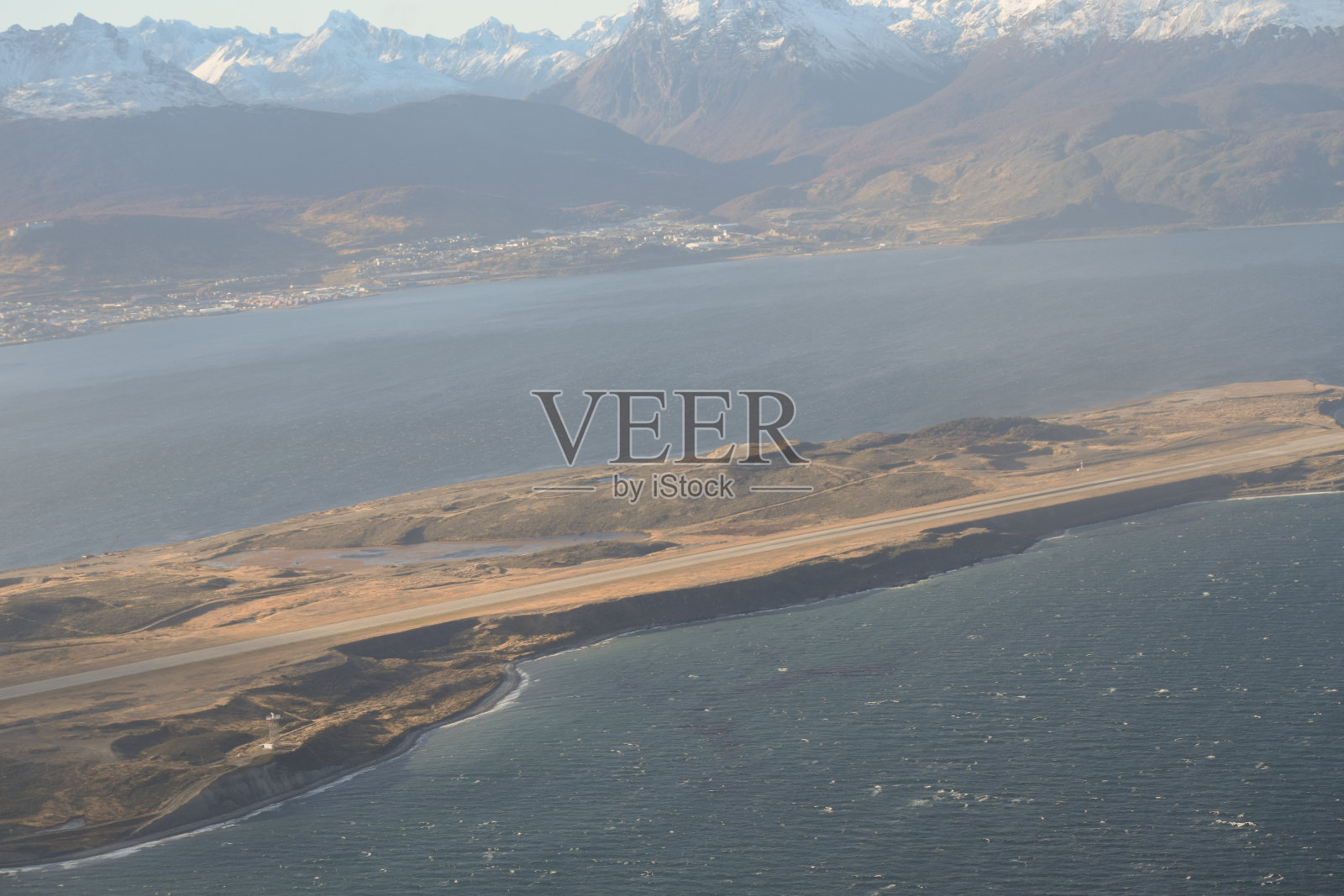 飞机窗外的风景。阿根廷巴塔哥尼亚之旅照片摄影图片