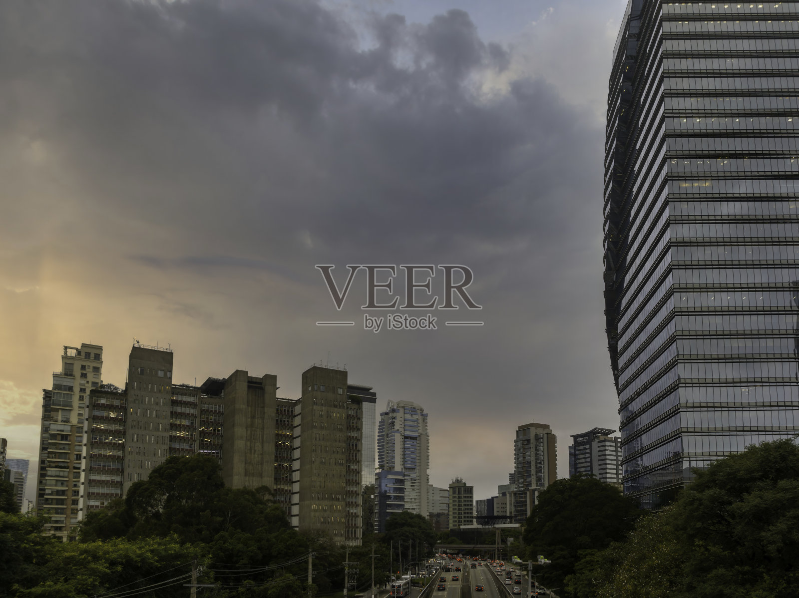 黎明时分的圣保罗天际线照片摄影图片